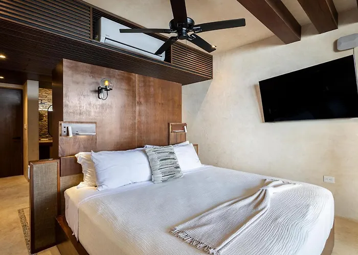 Beachfront Soliman Bay- 8 Bedrooms Villa Balcheil
