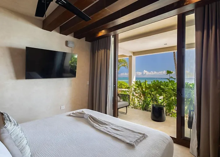 Beachfront Soliman Bay- 8 Bedrooms