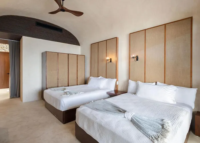 Beachfront Soliman Bay- 8 Bedrooms