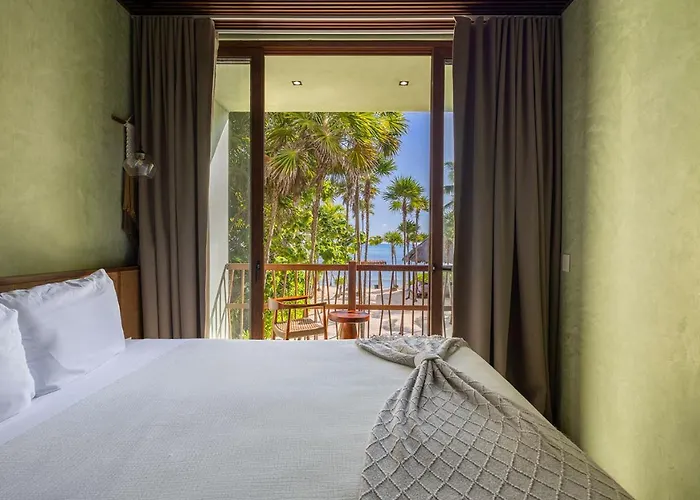 Beachfront Soliman Bay- 8 Bedrooms Villa *