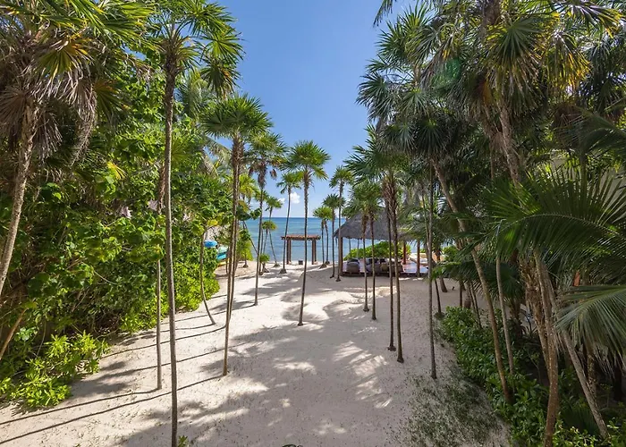 Beachfront Soliman Bay- 8 Bedrooms *