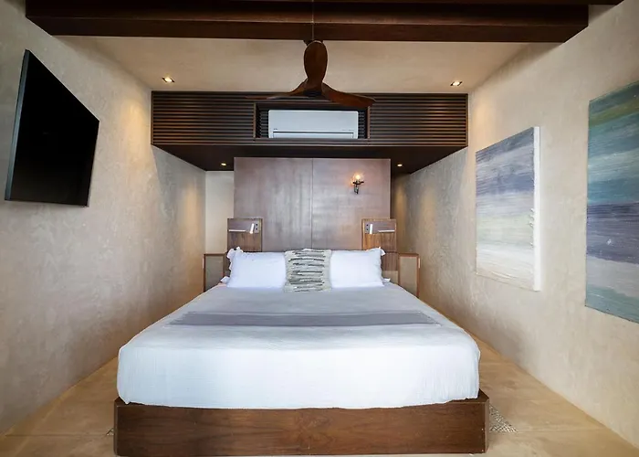 Beachfront Soliman Bay- 8 Bedrooms Villa Balcheil